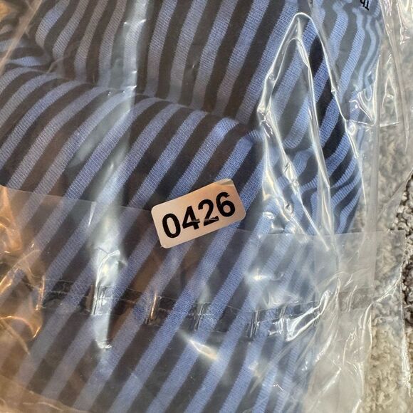 Vineyard Vines Top Womens Size Medium Pima Cotton Striped Mock Neck Basic layer - Picture 11 of 11